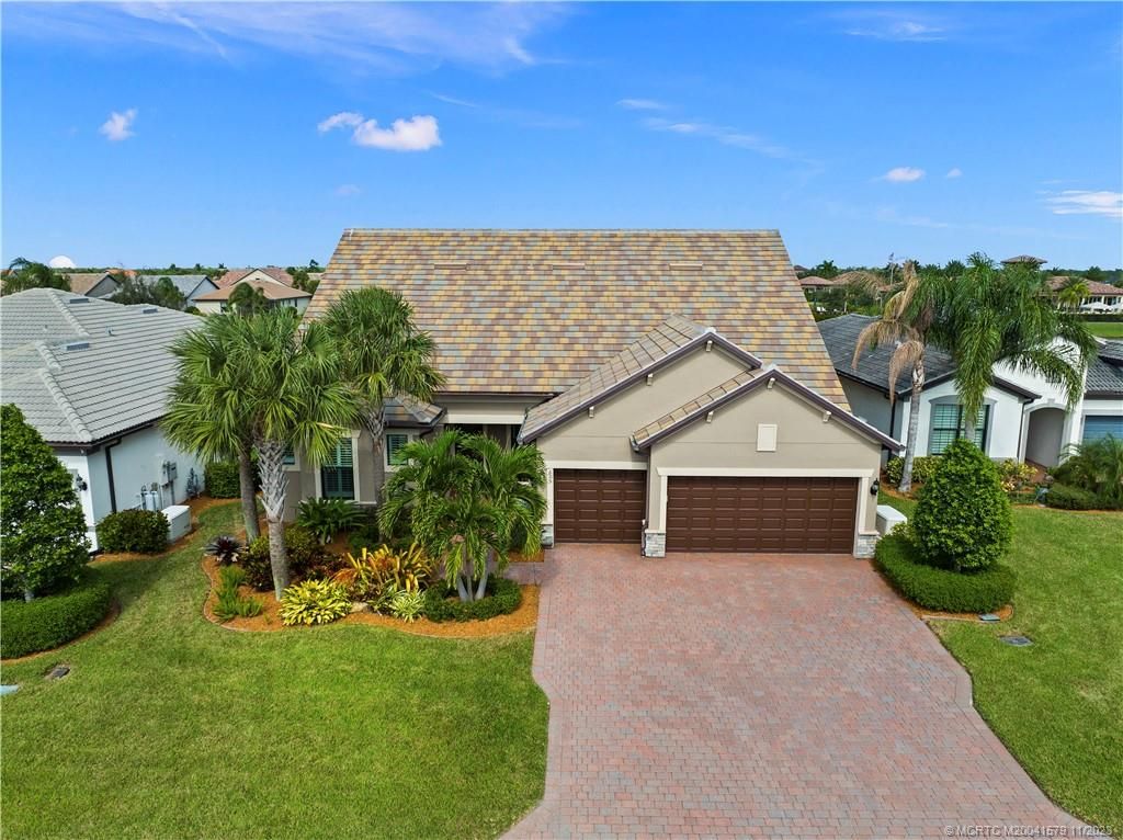 Photo of 605 SE Monteiro Drive, Port Saint Lucie, FL 34984 (MLS # M20041579)
