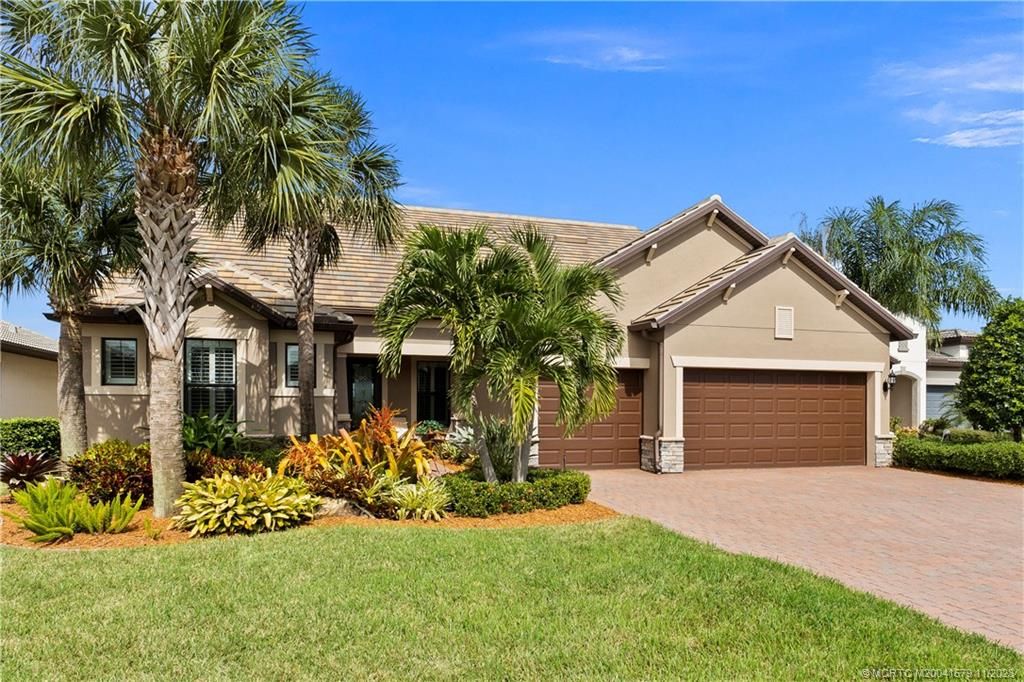 Photo of 605 SE Monteiro Drive, Port Saint Lucie, FL 34984 (MLS # M20041579)
