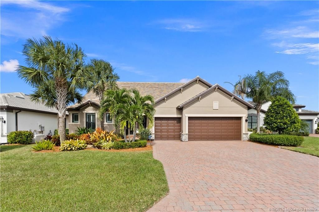 Photo of 605 SE Monteiro Drive, Port Saint Lucie, FL 34984 (MLS # M20041579)