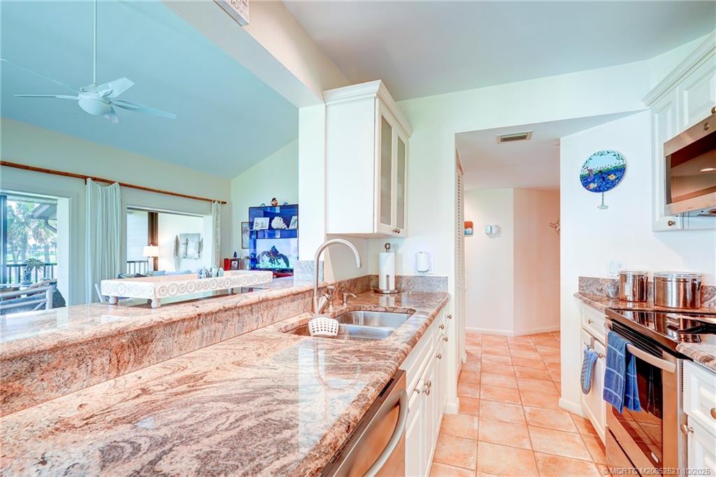 Stuart, Florida 34996, United States, 3 Bedrooms Bedrooms, ,3 BathroomsBathrooms,Residential,Active,223164