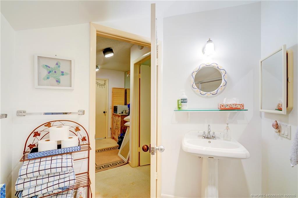 Stuart, Florida 34996, United States, 3 Bedrooms Bedrooms, ,3 BathroomsBathrooms,Residential,Active,223164