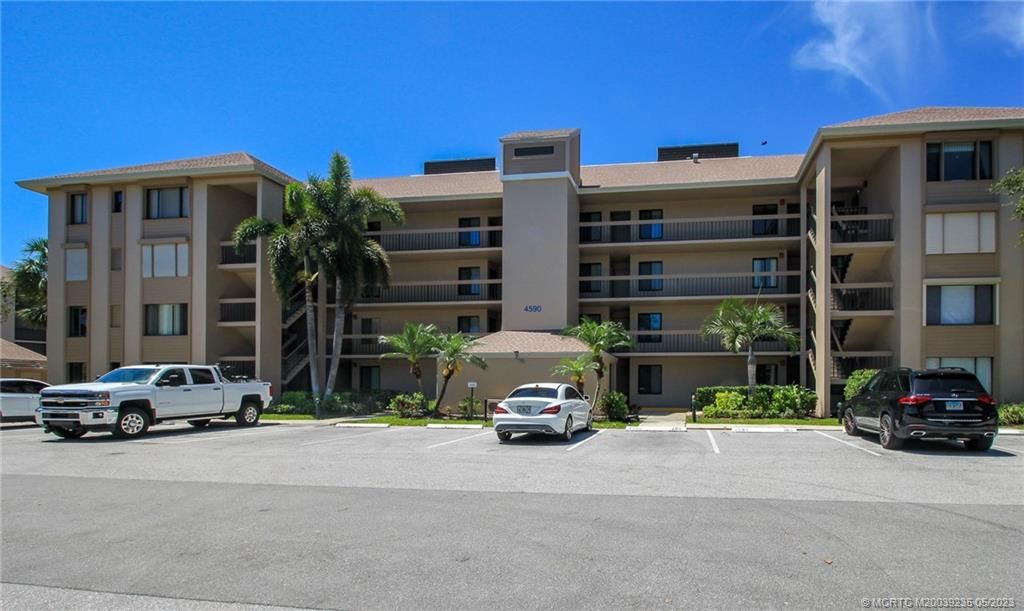 Photo of 4590 NE Sandpebble Trace #6-105, Stuart, FL 34996 (MLS # M20039235)