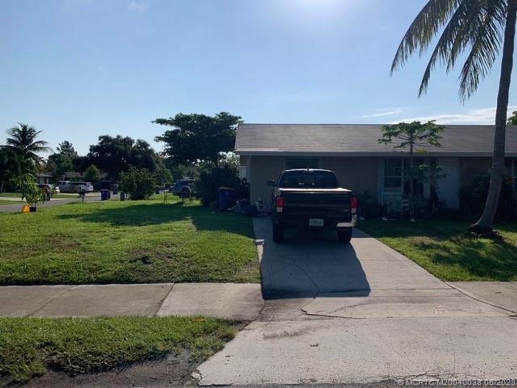Photo of 3087 SE Golden Gate Avenue, Stuart, FL 34997 (MLS # M20040038)
