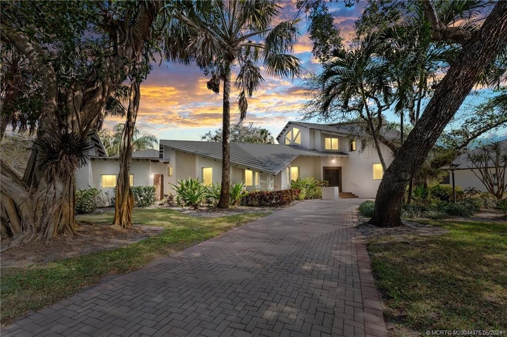 Photo of 12 Oakwood Drive, Stuart, FL 34996 (MLS # M20044375)