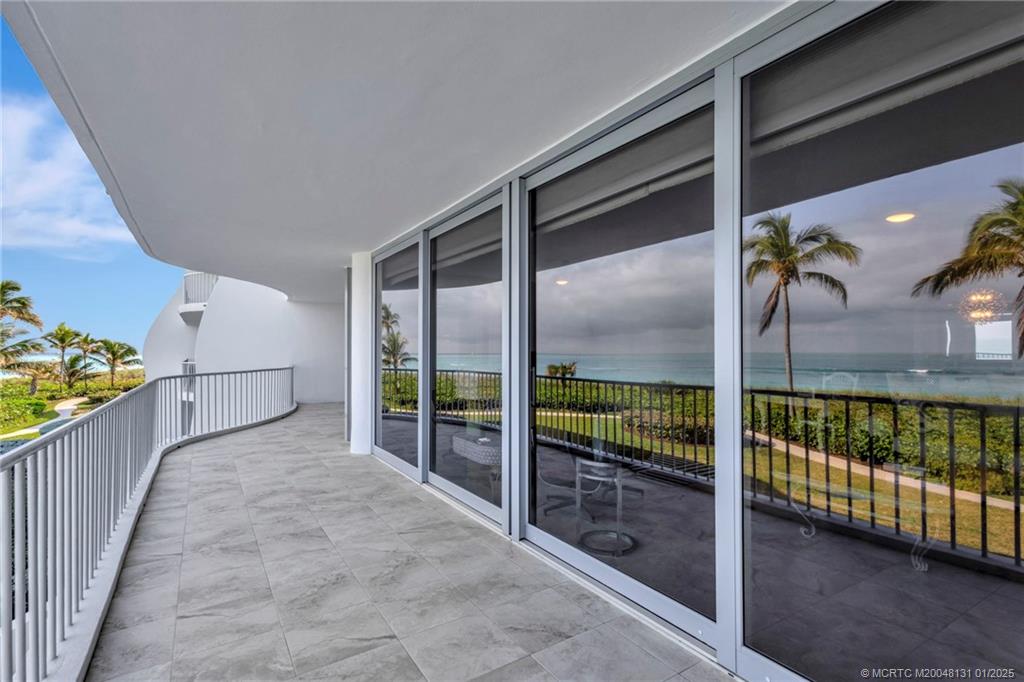 Stuart, Florida 34996, United States, 2 Bedrooms Bedrooms, ,3 BathroomsBathrooms,Residential,Pending,24740