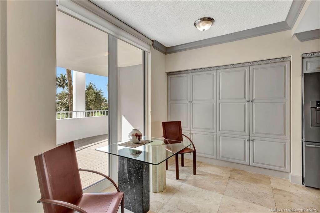 Stuart, Florida 34996, United States, 2 Bedrooms Bedrooms, ,3 BathroomsBathrooms,Residential,Pending,24740