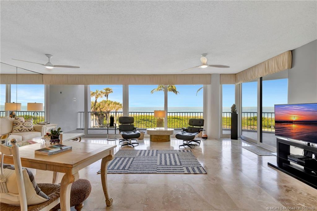 Stuart, Florida 34996, United States, 2 Bedrooms Bedrooms, ,3 BathroomsBathrooms,Residential,Pending,24740