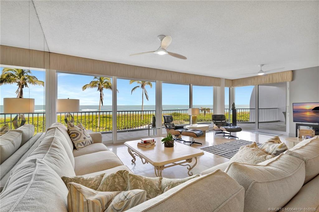 Stuart, Florida 34996, United States, 2 Bedrooms Bedrooms, ,3 BathroomsBathrooms,Residential,Pending,24740