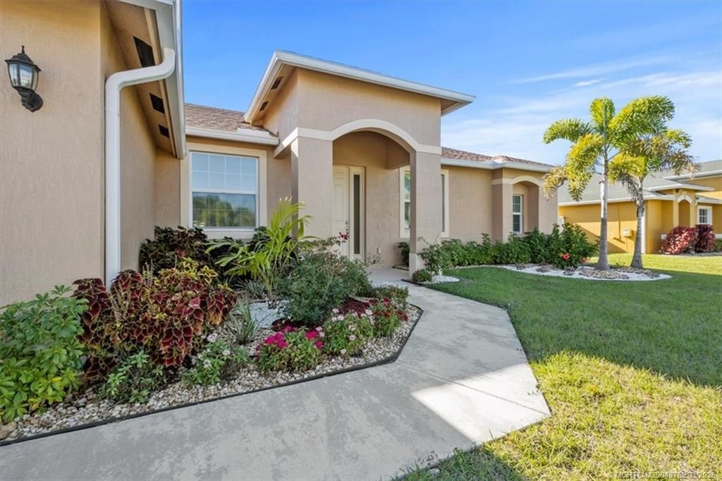 Photo of 3272 SW Constellation Road, Port Saint Lucie, FL 34953 (MLS # M20049769)