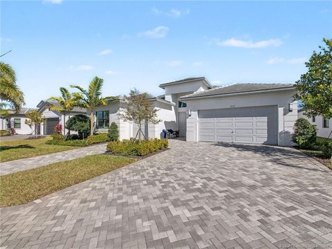 Homes For Sale - 12433 SW Crystal Cove Drive<br/> Saint Lucie County, Port St. Lucie, FL 34987