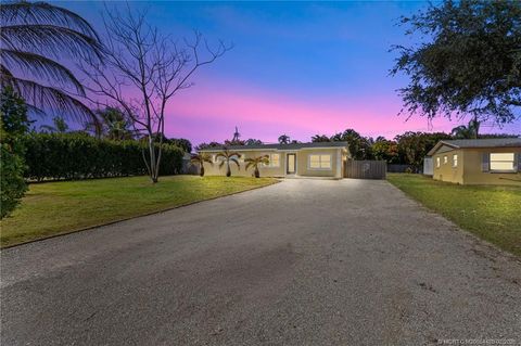 Photo of 924 SE Dolphin Drive, Stuart, FL 34996 (MLS # M20054480)