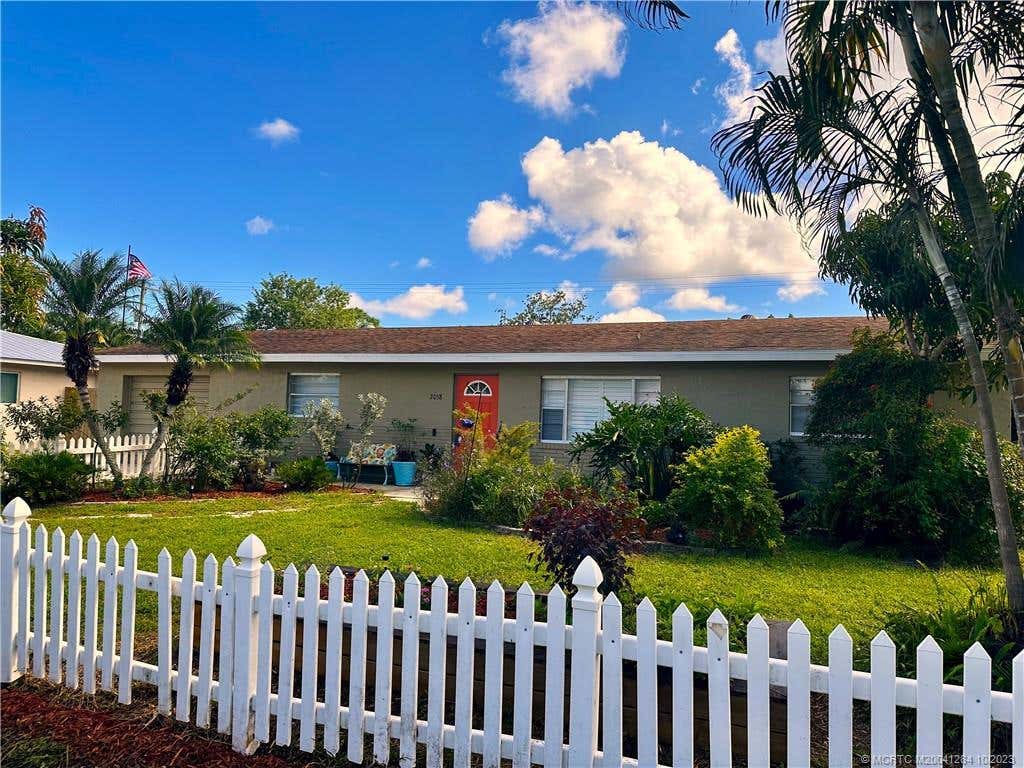 Photo of 2058 SE Harrison Street, Stuart, FL 34997 (MLS # M20041284)