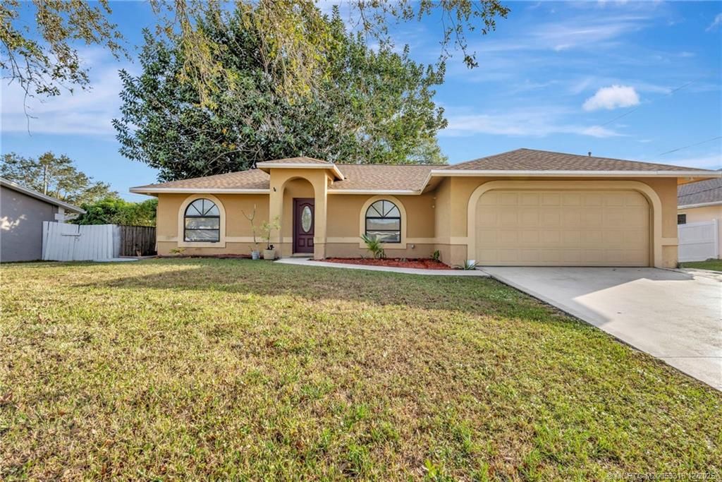 Photo of 252 NW Lincoln Avenue, Port Saint Lucie, FL 34983 (MLS # M20053318)