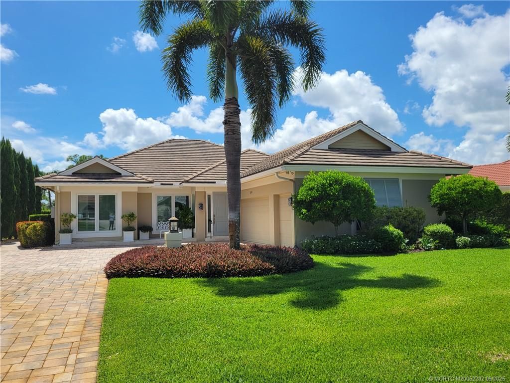 Photo of 11694 SE Plandome Drive, Hobe Sound, FL 33455 (MLS # M20052282)