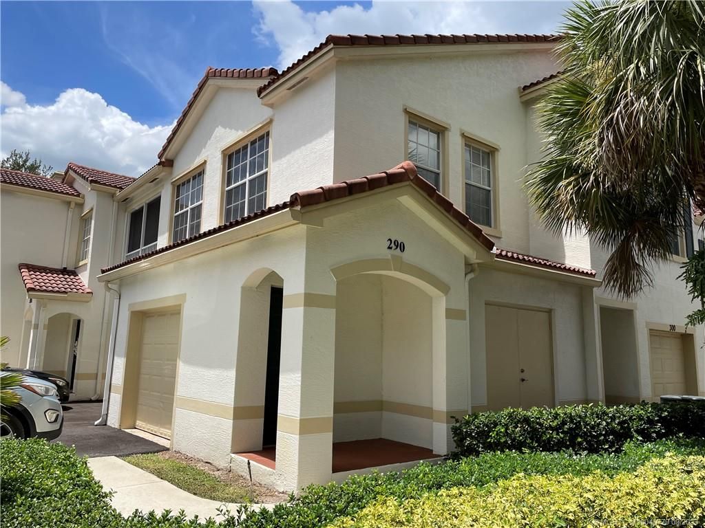 Photo of 290 SE Kitching Circle, Stuart, FL 34994 (MLS # M20040779)