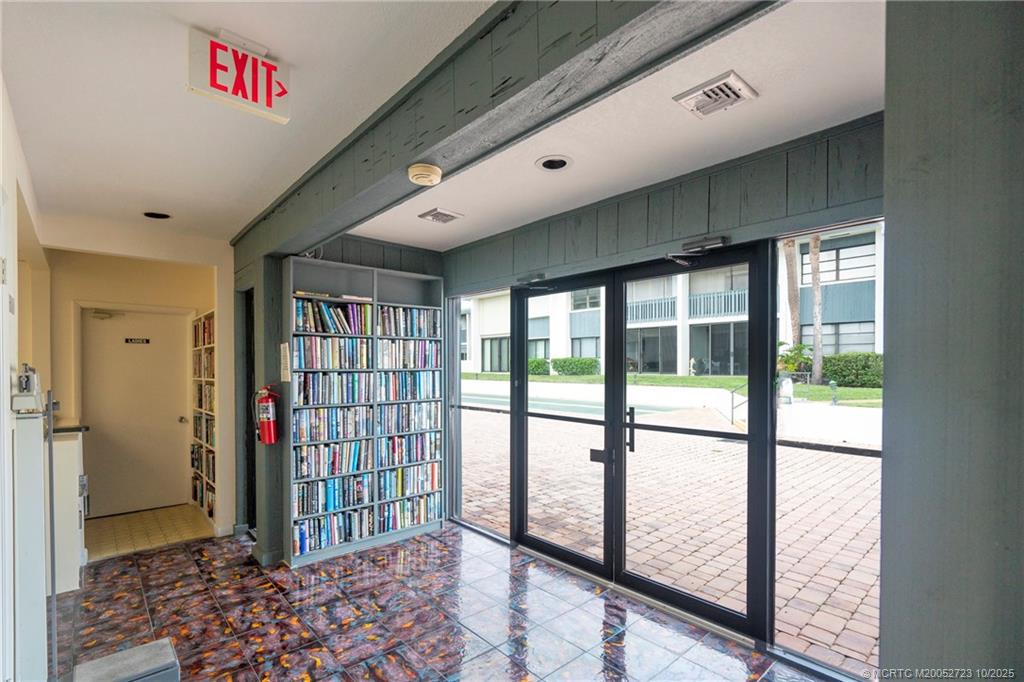 Stuart, Florida 34996, United States, 1 Bedroom Bedrooms, ,2 BathroomsBathrooms,Residential,Active,230845