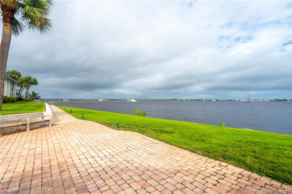 Stuart, Florida 34996, United States, 1 Bedroom Bedrooms, ,2 BathroomsBathrooms,Residential,Active,230845