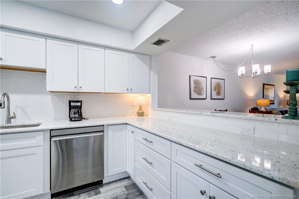 Stuart, Florida 34996, United States, 1 Bedroom Bedrooms, ,2 BathroomsBathrooms,Residential,Active,230845