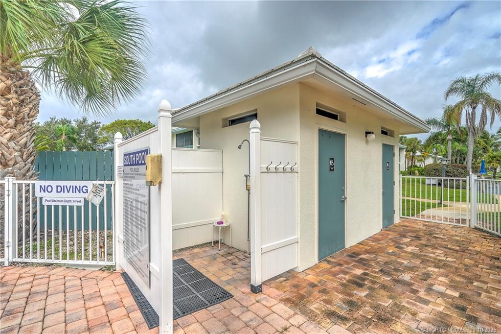 Stuart, Florida 34996, United States, 1 Bedroom Bedrooms, ,2 BathroomsBathrooms,Residential,Active,230845