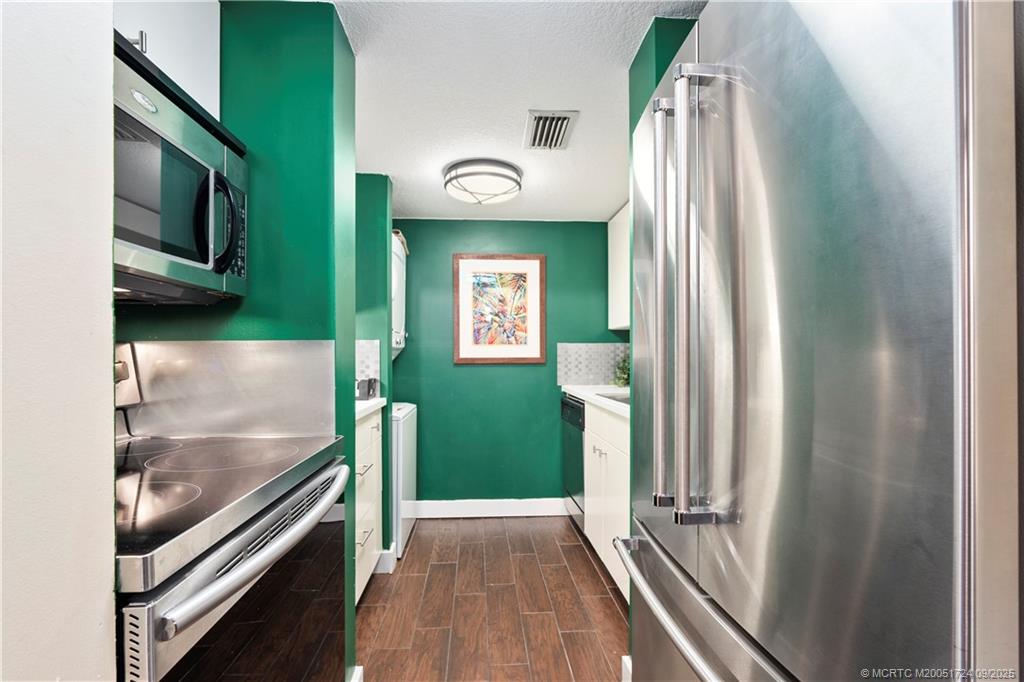 Jensen Beach, Florida 34957, United States, 2 Bedrooms Bedrooms, ,2 BathroomsBathrooms,Residential,Active,189595