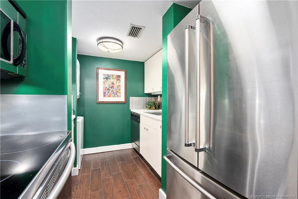 Jensen Beach, Florida 34957, United States, 2 Bedrooms Bedrooms, ,2 BathroomsBathrooms,Residential,Active,189595