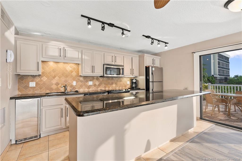 Jensen Beach, Florida 34957, United States, 2 Bedrooms Bedrooms, ,2 BathroomsBathrooms,Residential,Active,189595