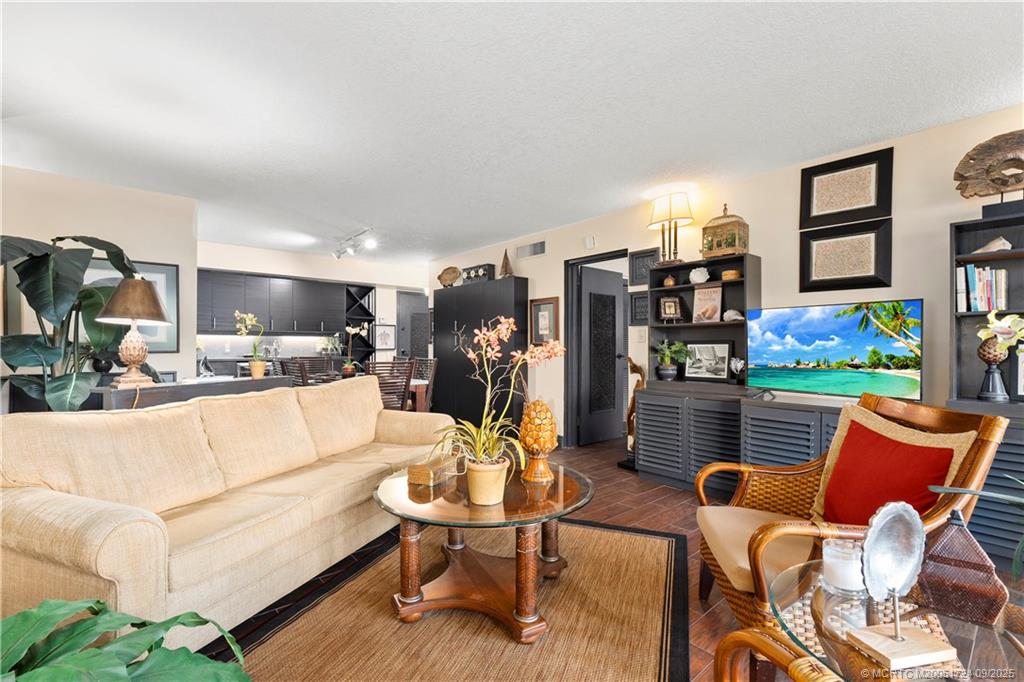 Jensen Beach, Florida 34957, United States, 2 Bedrooms Bedrooms, ,2 BathroomsBathrooms,Residential,Active,189595