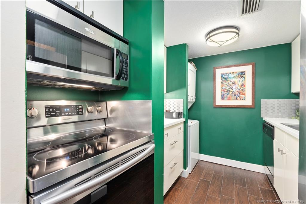 Jensen Beach, Florida 34957, United States, 2 Bedrooms Bedrooms, ,2 BathroomsBathrooms,Residential,Active,189595