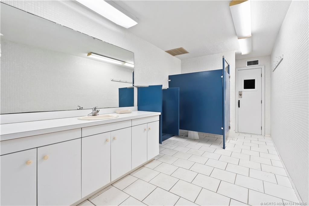 Jensen Beach, Florida 34957, United States, 2 Bedrooms Bedrooms, ,2 BathroomsBathrooms,Residential,Active,189595