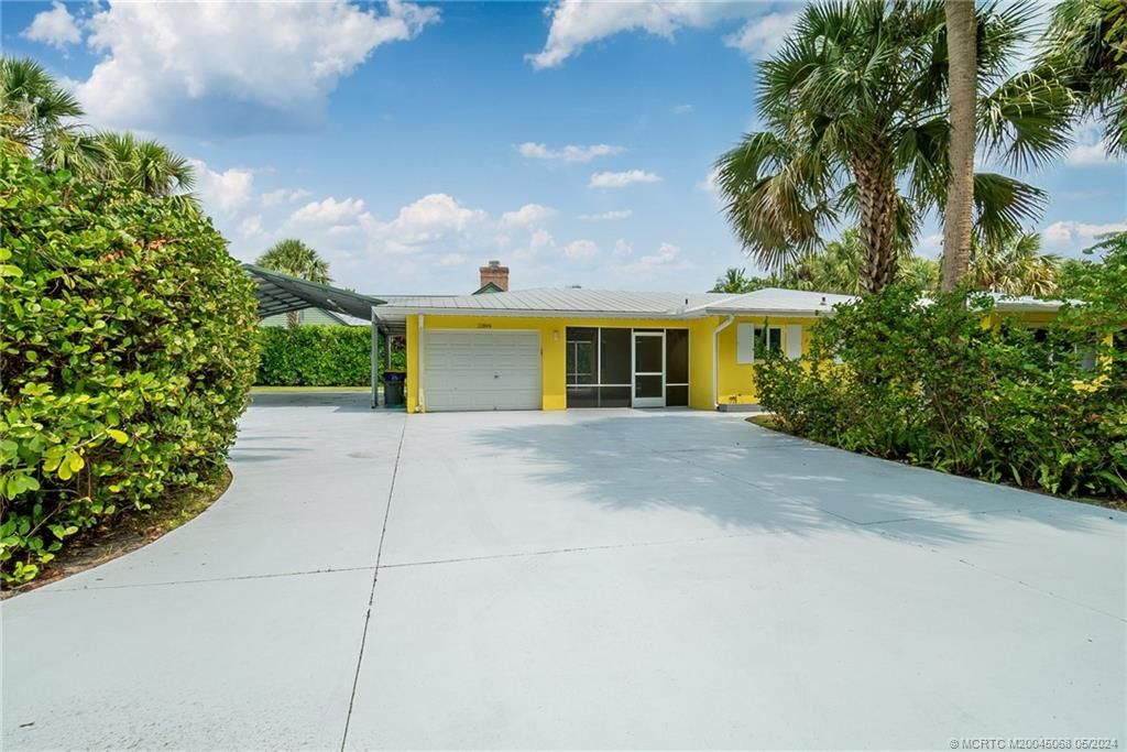 Photo of 11899 SE Indian River Drive N, Hobe Sound, FL 33455 (MLS # M20045068)
