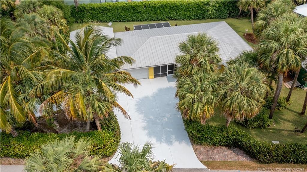 Photo of 11899 SE Indian River Drive N, Hobe Sound, FL 33455 (MLS # M20045068)