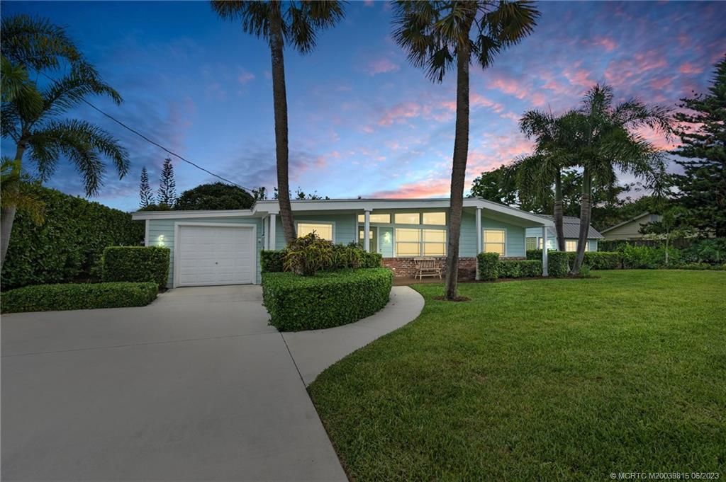 Photo of 429 SW Harbor Street, Stuart, FL 34997 (MLS # M20039815)