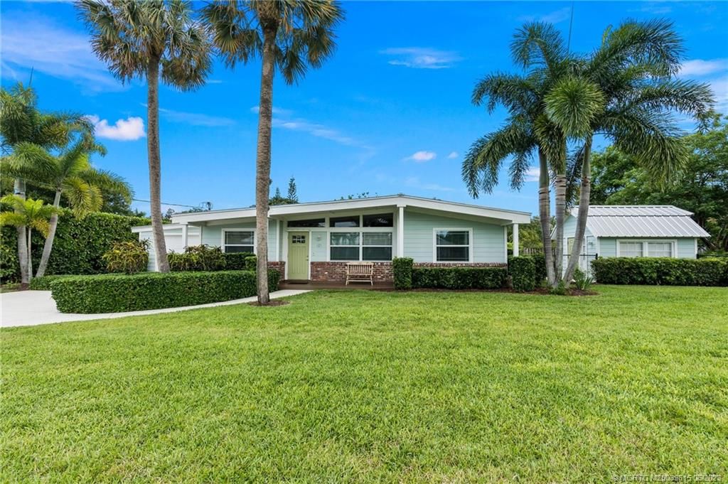 Photo of 429 SW Harbor Street, Stuart, FL 34997 (MLS # M20039815)