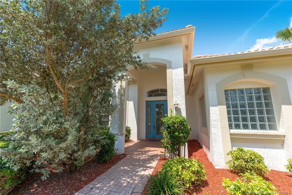 Photo of 2218 SE Stonehaven Road, Port Saint Lucie, FL 34952 (MLS # M20044784)