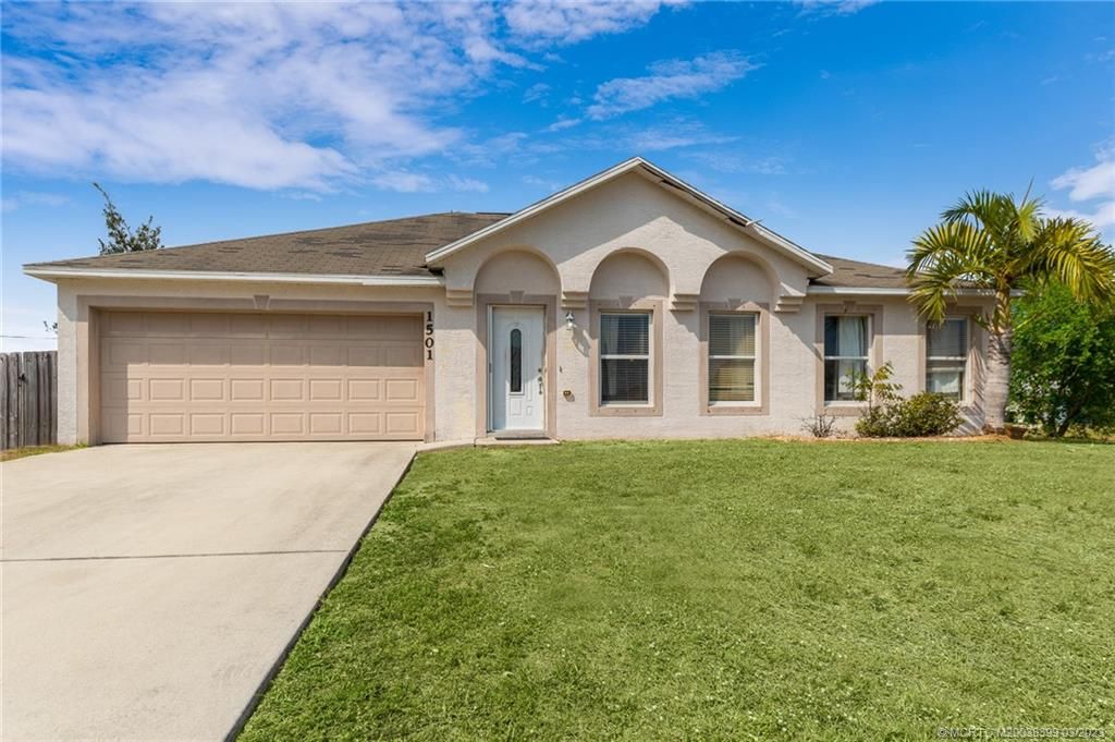 Photo of 1501 SW Tiskilwa Avenue, Port Saint Lucie, FL 34953 (MLS # M20038399)