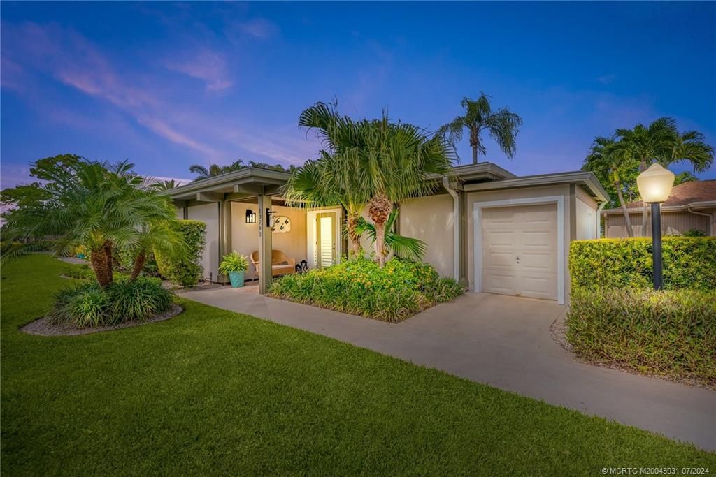 Photo of 13793 Eastpointe Way, Palm Beach Gardens, FL 33418 (MLS # M20045931)