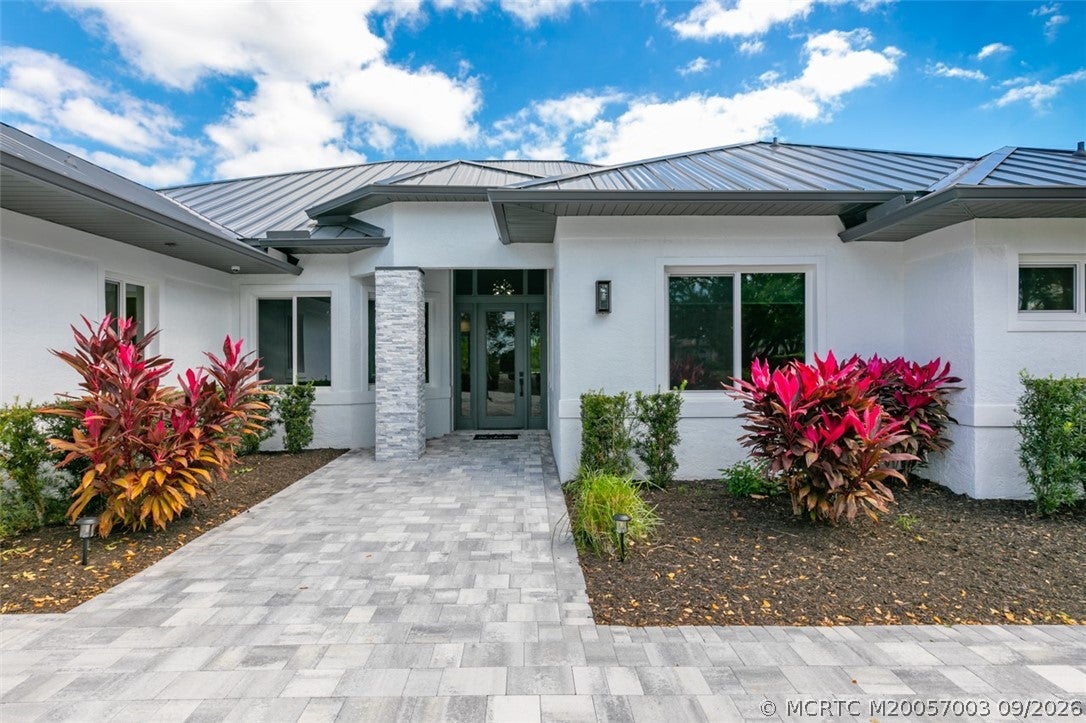4977 SW Lake Grove Circle