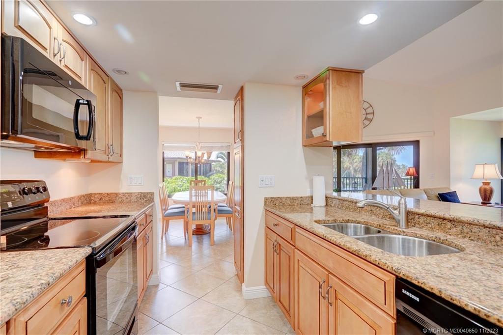 Stuart, Florida 34996, United States, 3 Bedrooms Bedrooms, ,3 BathroomsBathrooms,Residential,Active,70202