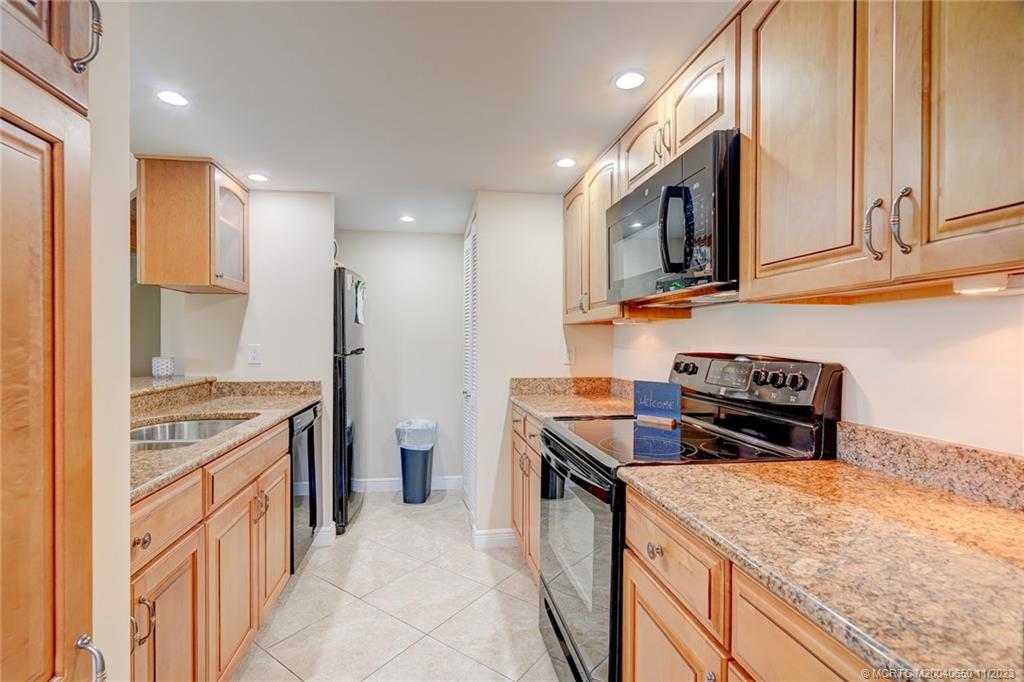 Stuart, Florida 34996, United States, 3 Bedrooms Bedrooms, ,3 BathroomsBathrooms,Residential,Active,70202