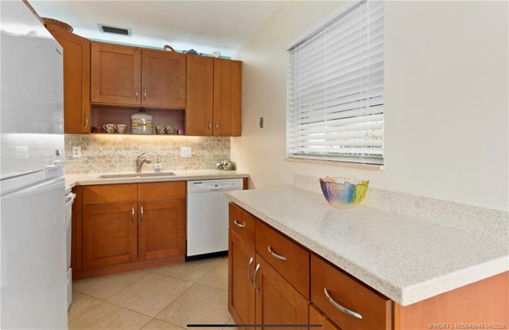 Stuart, Florida 34996, United States, 1 Bedroom Bedrooms, ,2 BathroomsBathrooms,Residential,Coming Soon,96177