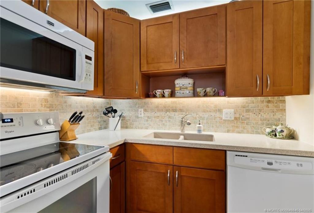 Stuart, Florida 34996, United States, 1 Bedroom Bedrooms, ,2 BathroomsBathrooms,Residential,Coming Soon,96177