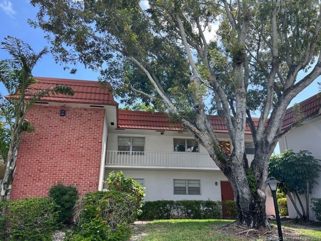 Photo of 2600 SE Ocean Boulevard #B5, Stuart, FL 34996 (MLS # M20049845)