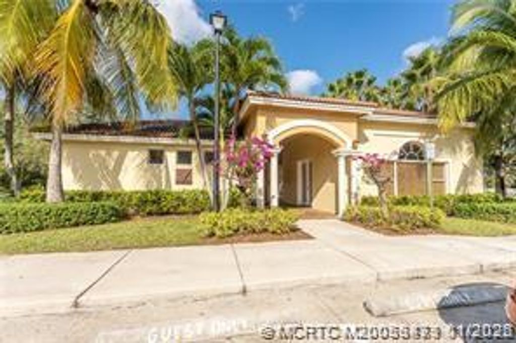 Photo of 49 SE Sedona Circle #101, Stuart, FL 34994 (MLS # M20053471)