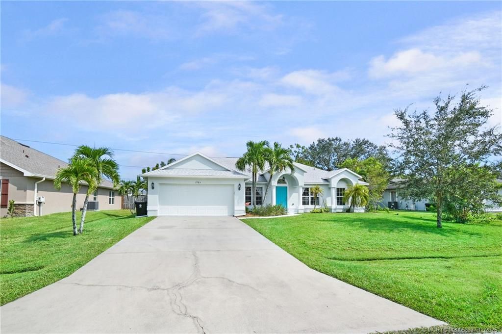 Photo of 1925 SW Sylvester Lane, Port Saint Lucie, FL 34984 (MLS # M20053337)