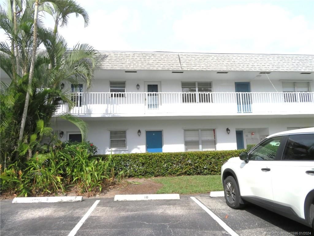 Photo of 2929 SE Ocean Boulevard #126-9, Stuart, FL 34996 (MLS # M20042595)