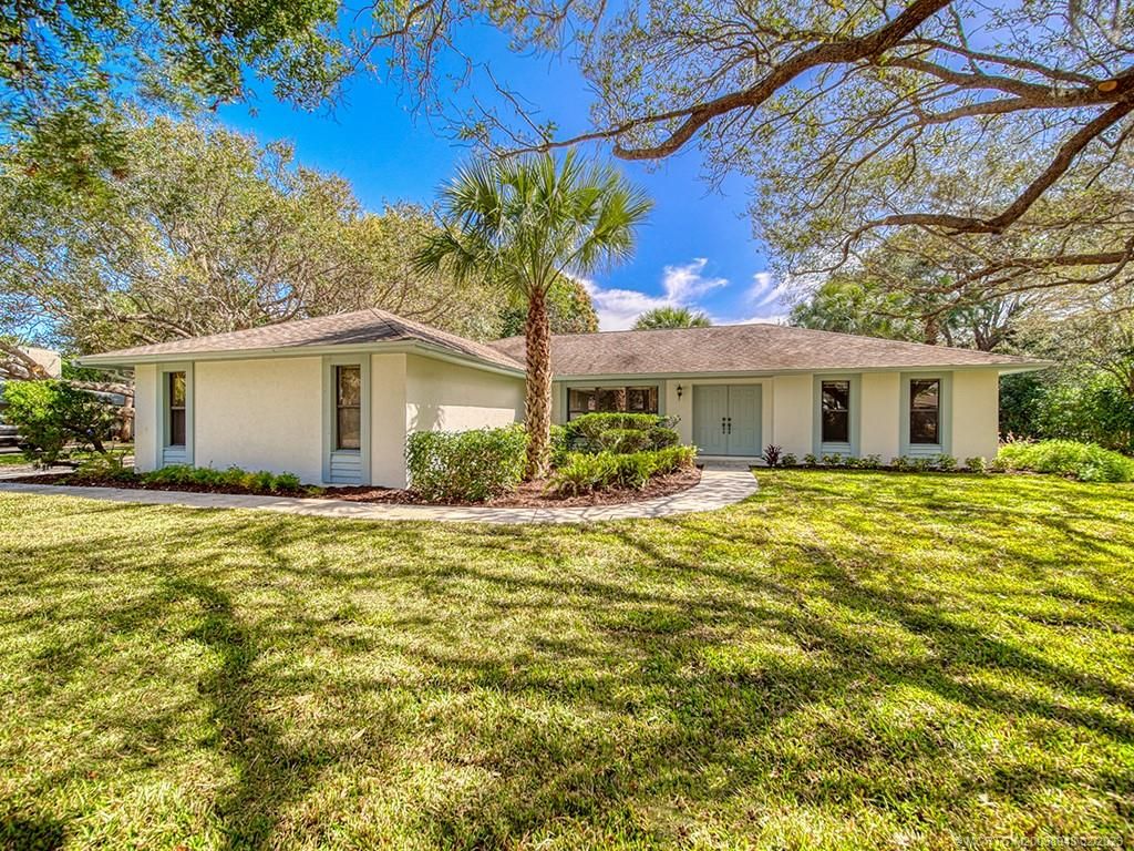 Photo of 5 Copaire Road, Stuart, FL 34996 (MLS # M20038043)