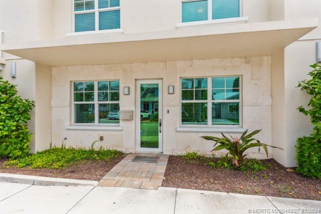 53 SE Seminole Street 2B