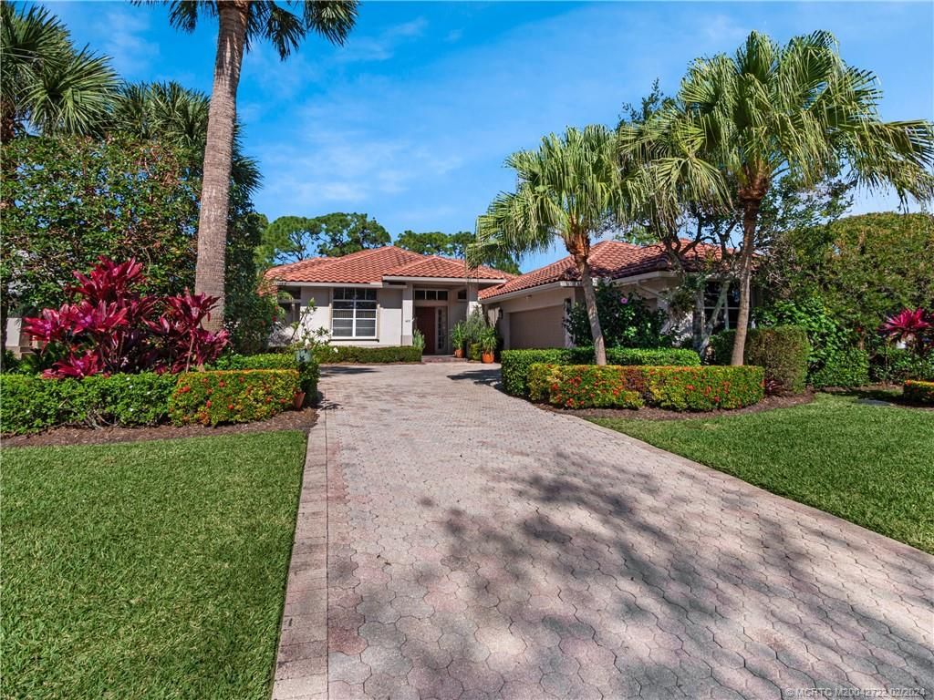 Photo of 1417 SE Brewster Place, Stuart, FL 34997 (MLS # M20042722)