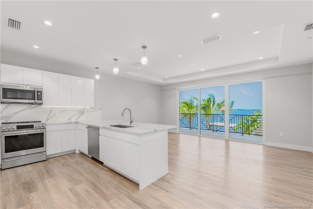 41 SW Seminole Street 203