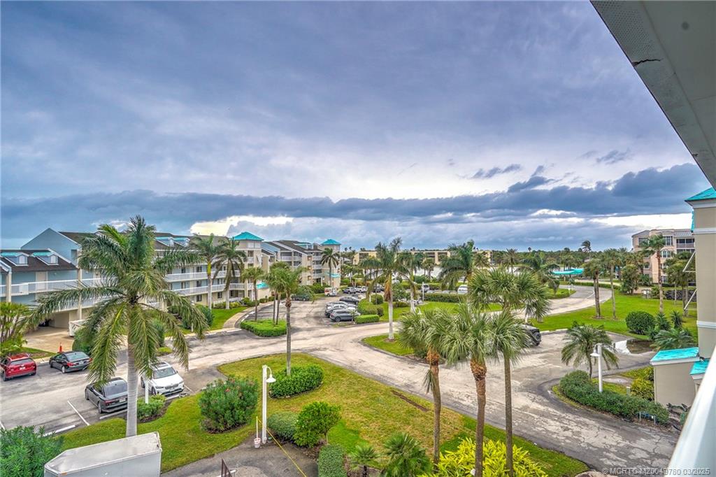 Stuart, Florida 34996, United States, 2 Bedrooms Bedrooms, ,2 BathroomsBathrooms,Residential,Pending,93349